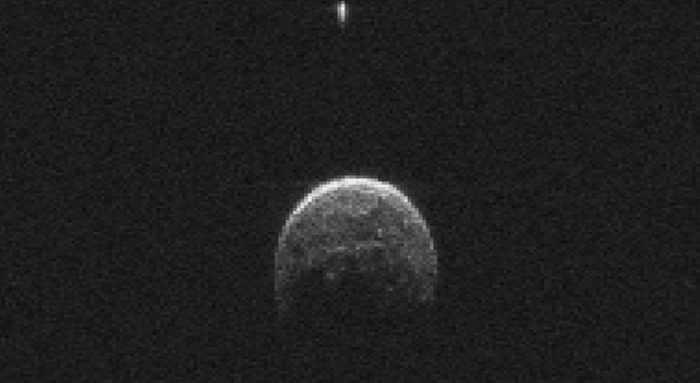 ovni-orbitando-asteroide