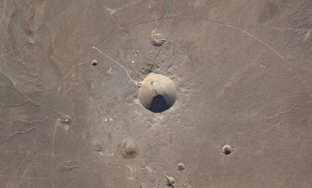 maior-cratera-artificial-do-mundo_02