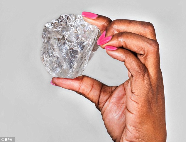 maior-diamante-da-Angola-com-404-quilates_01
