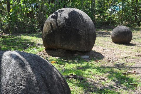 misteriosas-esferas-esculpidas-em-pedra-por-antigos-habitantes-da-região-da-Costa-Rica_01