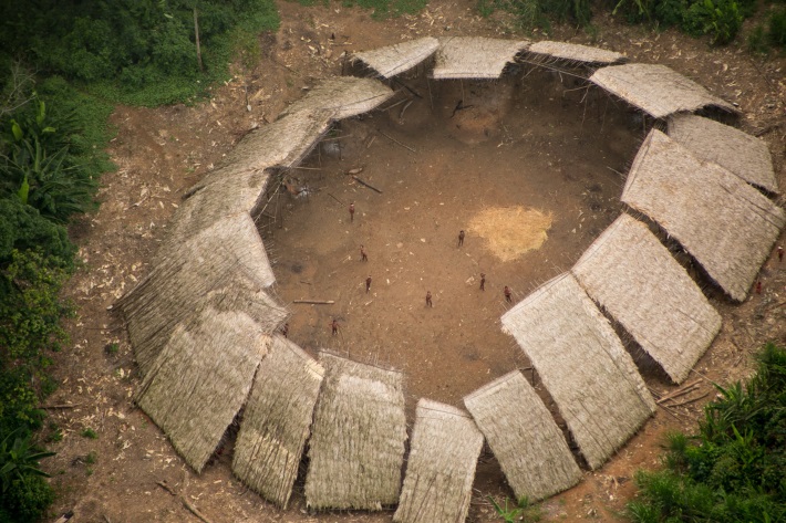 fotografias-revelam-tribo-amazonica-isolada_01