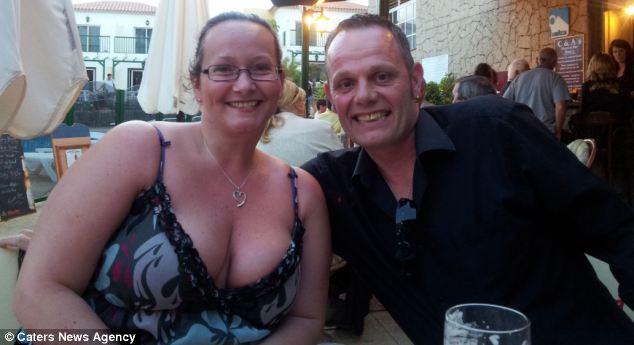 apos-cirurgia-britanica-acorda-com-excesso-de-pele_05