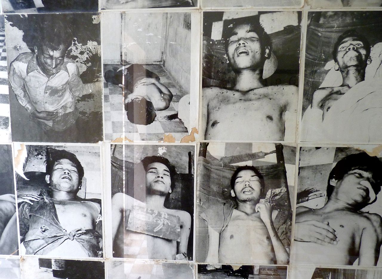 1280px-Photos_of_victims_in_Tuol_Sleng_prison_(2)