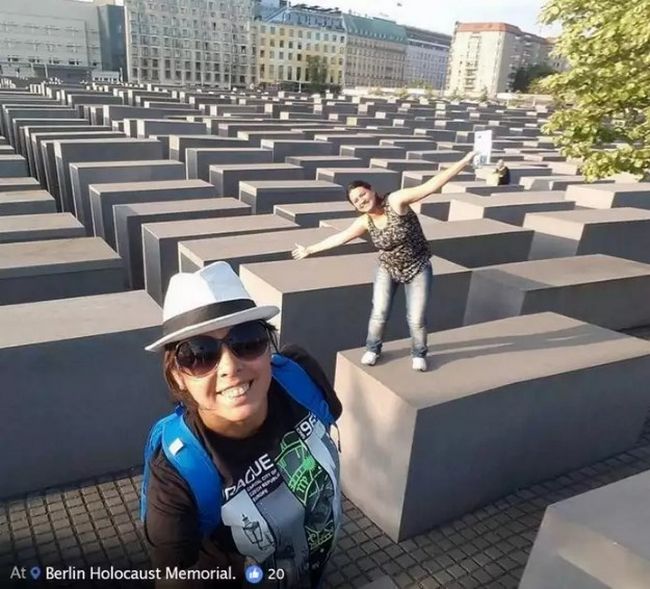 Turistas-no-memorial-do-Holocausto_5