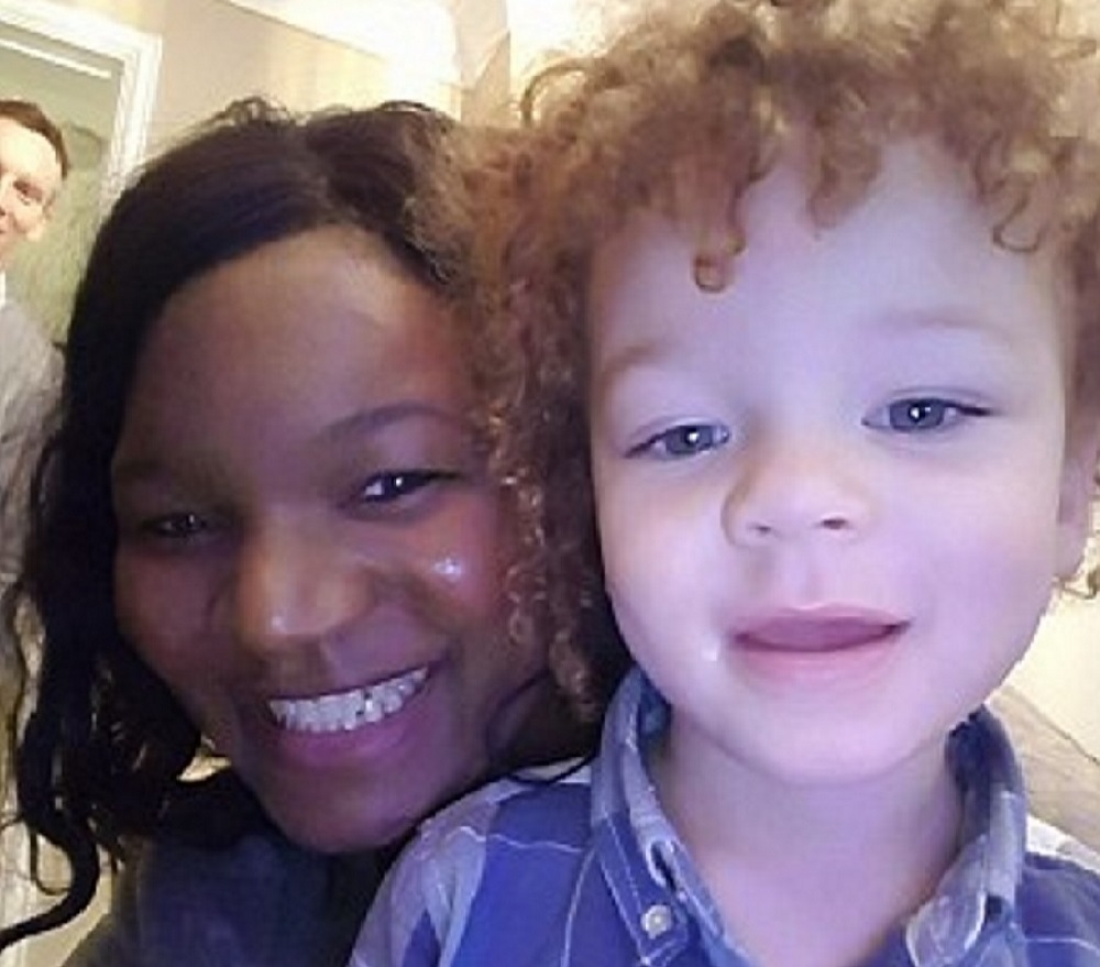 Негритянки роди. Белая мама и темнокожий ребенок. Самый черный ребенок в мире. Кэтрин Ховарт и ее дети.