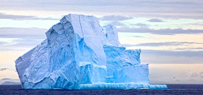 Solución-a-la-sequía-de-los-Emiratos-Árabes-remolcar-icebergs-antárticos-2-1