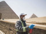 https://news.liga.net/world/photo/koronavirus-v-egipte-dezinfitsiruyut-piramidy-fotoreportaj