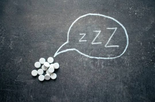 Melatonina: Quantas gotas tomar? Para que serve? As controvérsias sobre o hormônio do sono
